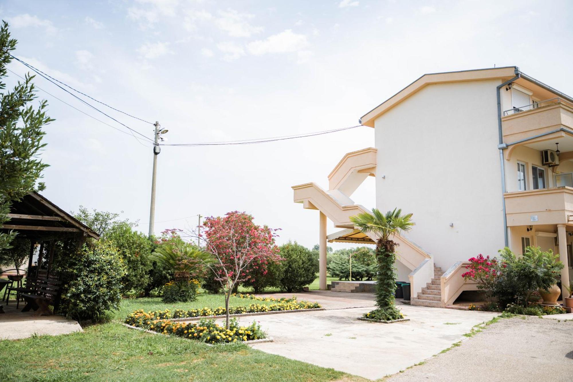 Apartments Rudaj 울친 외부 사진